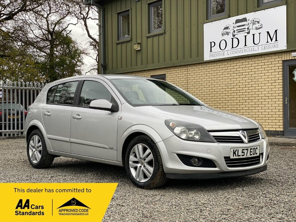 Compare Vauxhall Astra Sxi KL57EOC Silver