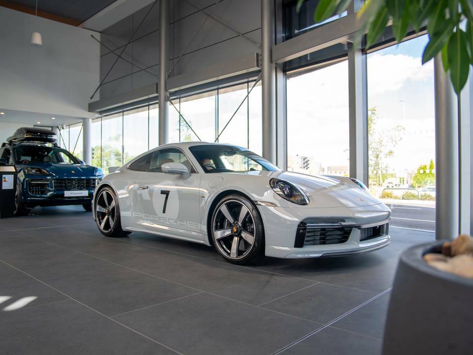 Compare Porsche 911 992 I  Grey