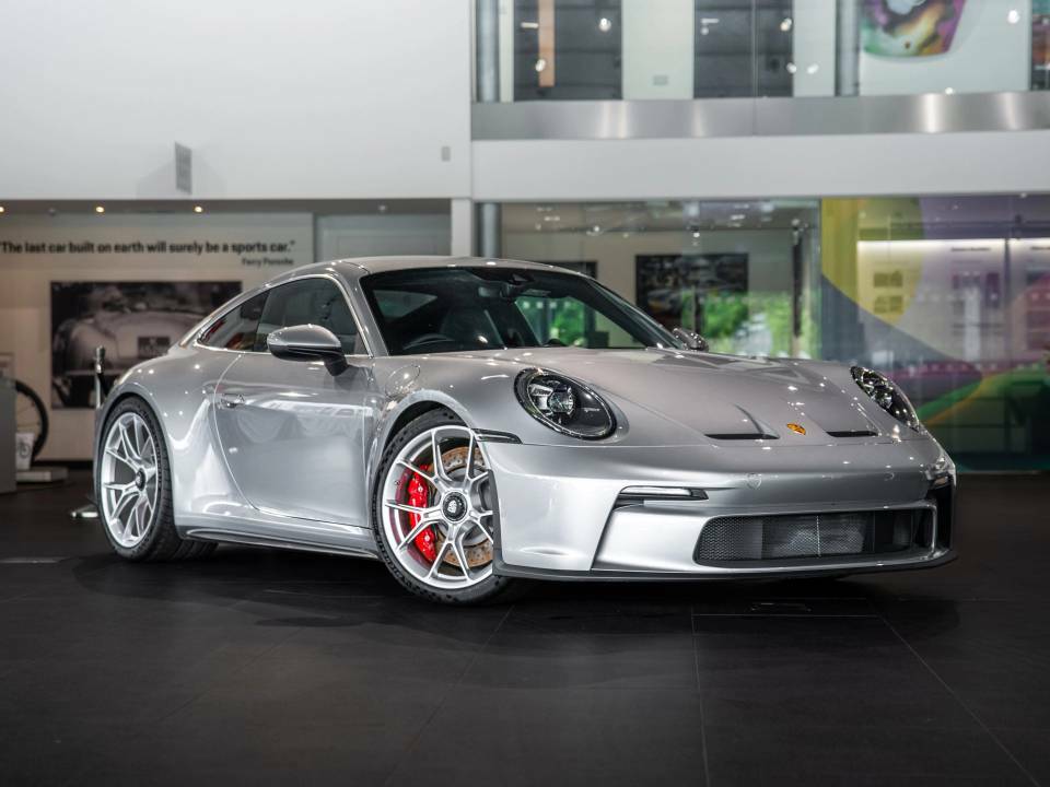 Compare Porsche 911 992 I  Silver