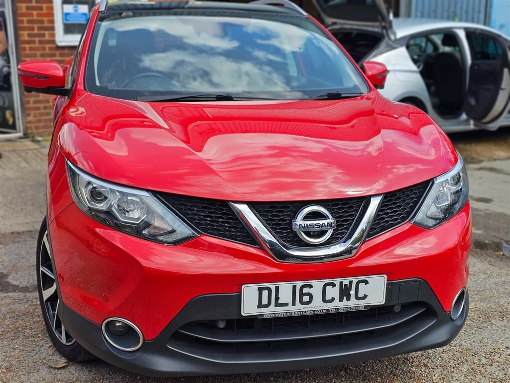 Compare Nissan Qashqai 1.5L 1.5 Dci Tekna 2Wd Euro 6 Ss DL16CWC Red