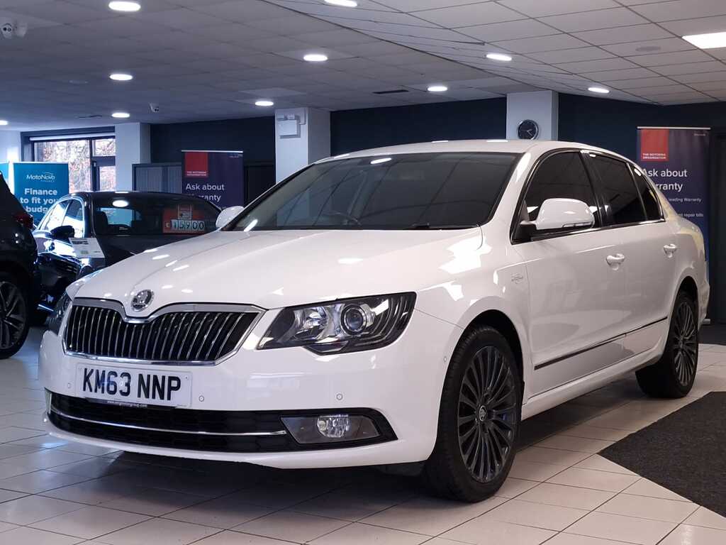 Compare Skoda Superb Laurin And Klement Tdi Cr Dsg KM63NNP White
