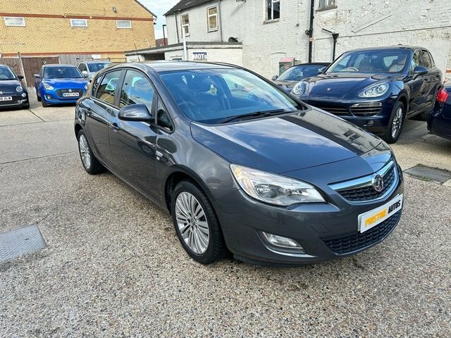 Compare Vauxhall Astra 2011 1.4 Excite 98 Bhp ML61GBX Grey