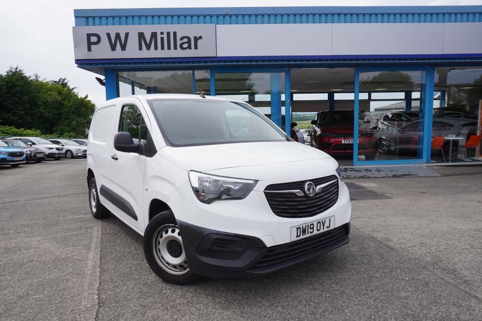 Compare Vauxhall Combo 1.6 Turbo D 2300 Edition L1 H1 Euro 6 Ss DW19OYJ White