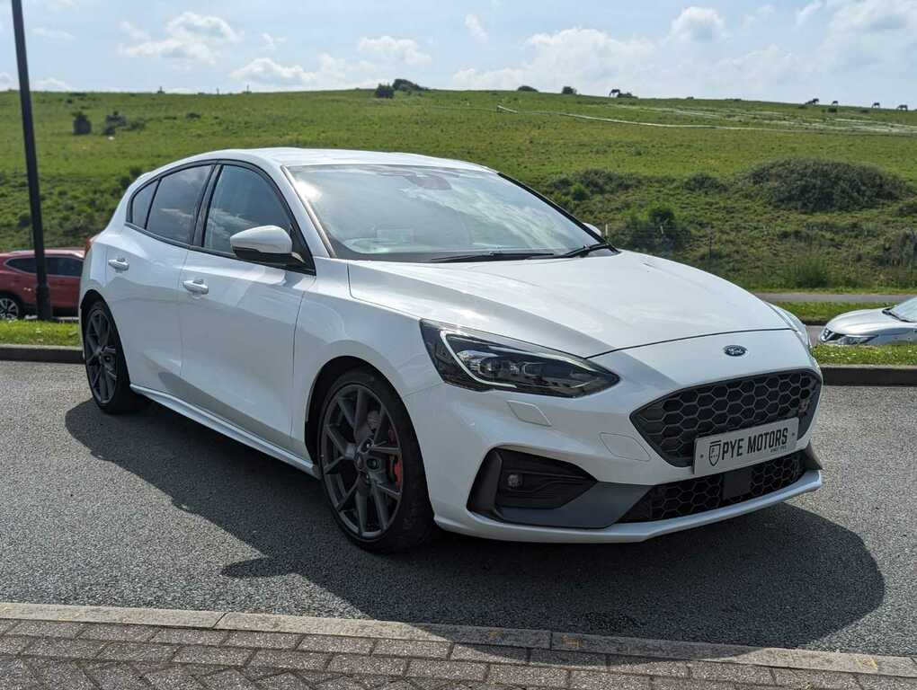 Compare Ford Focus 2.3 Ecoboost St PE69UTT White