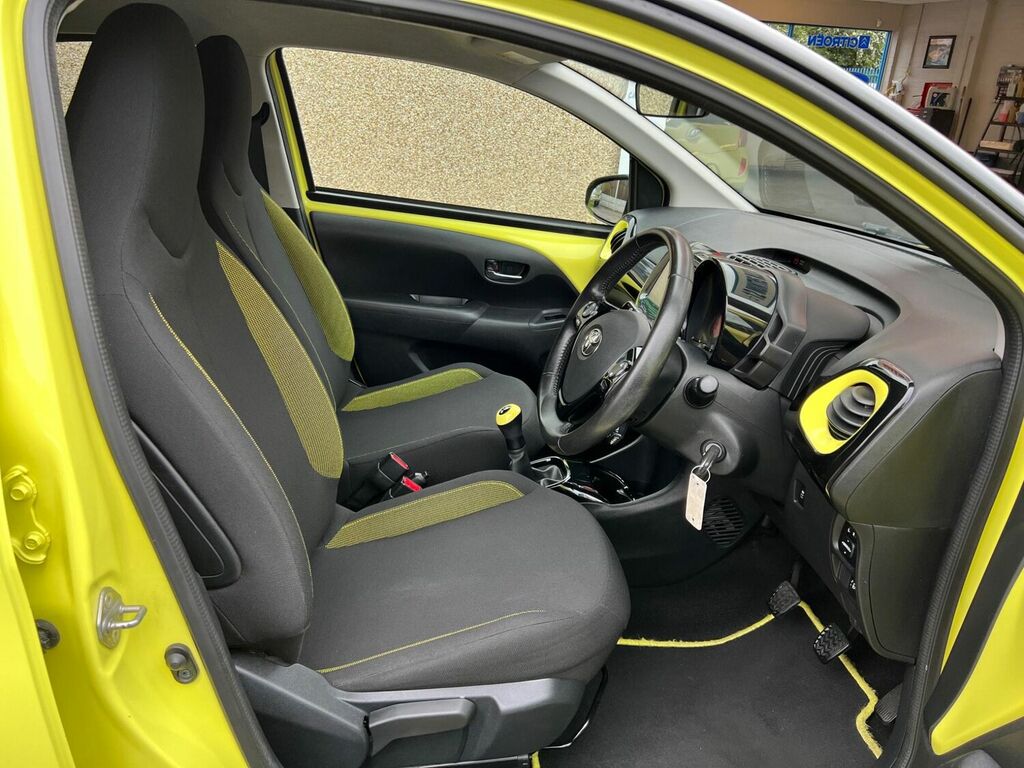 Compare Toyota Aygo Hatchback 1.0 Vvt-i X-cite 3 Yellow Bi-tone Euro 6 LM66PYP Yellow