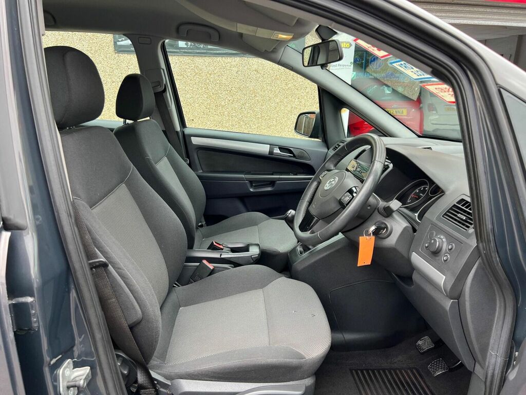 Vauxhall Zafira Mpv 1.6 16V Exclusiv Euro 5 201313 Grey #1