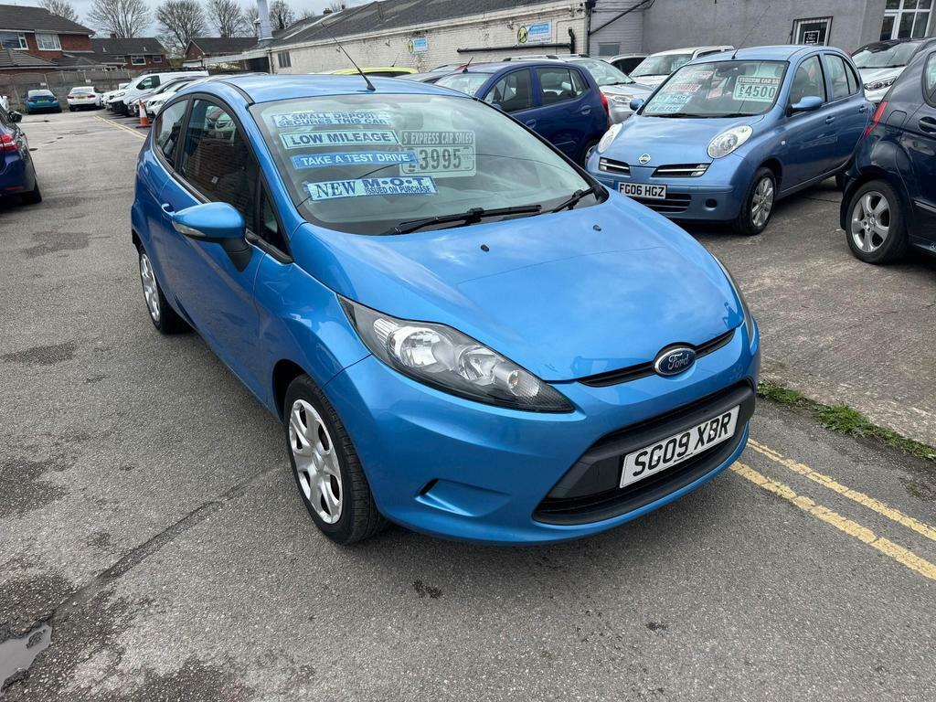Compare Ford Fiesta 1.25 Style SG09XBR Blue