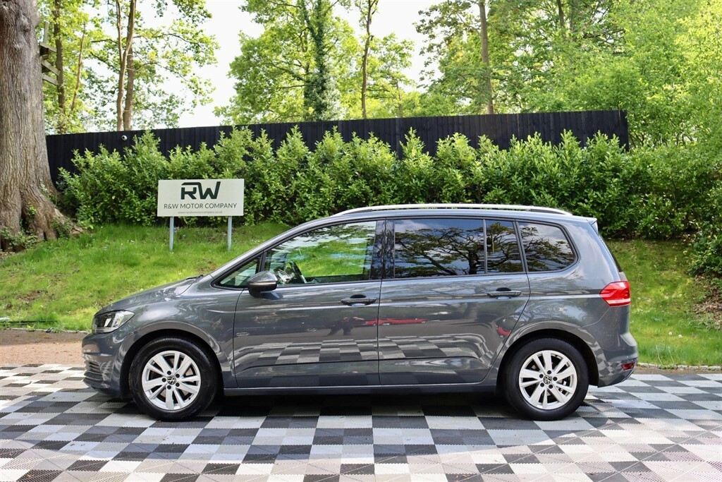 Compare Volkswagen Touran 1.5 Tsi Evo Se Dsg Euro 6 Ss GL21FZH Grey