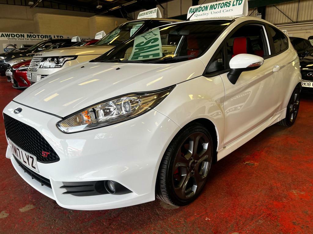 Compare Ford Fiesta 1.6T Ecoboost St-2 Euro 6 YM17LYZ White