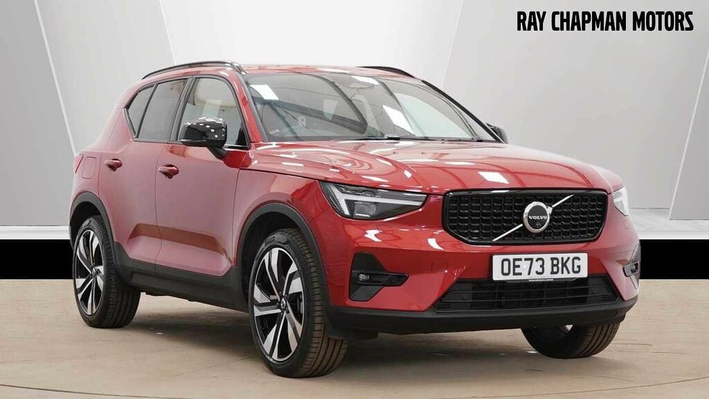 Compare Volvo XC40 B4 Ultimate Mhev OE73BKG Red