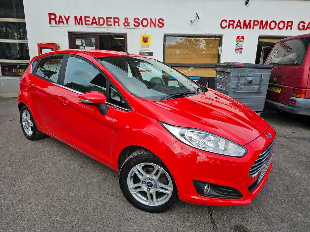 Compare Ford Fiesta 1.0T Ecoboost Zetec Euro 5 Ss KS13YVA Red