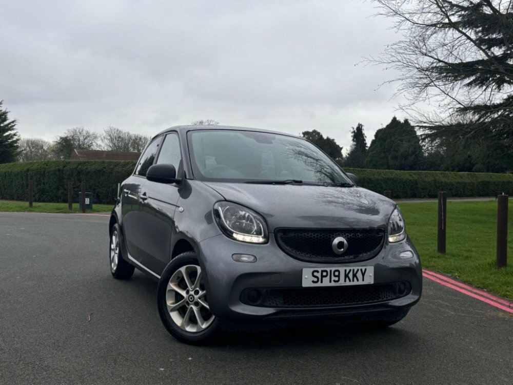 Compare Smart Forfour 1.0 Passion Euro 6 Ss SP19KKY Black