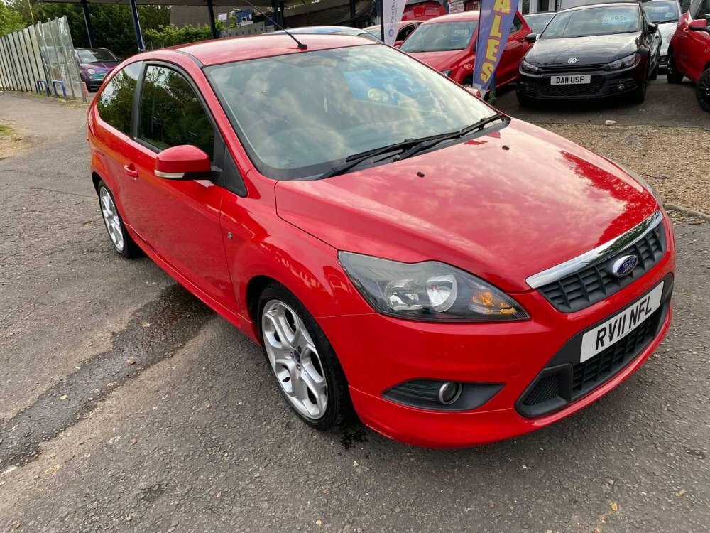 Compare Ford Focus 1.8 Zetec S RV11NFL Red