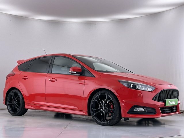 Compare Ford Focus 2.0 St-3 247 Bhp WX17XEU Red
