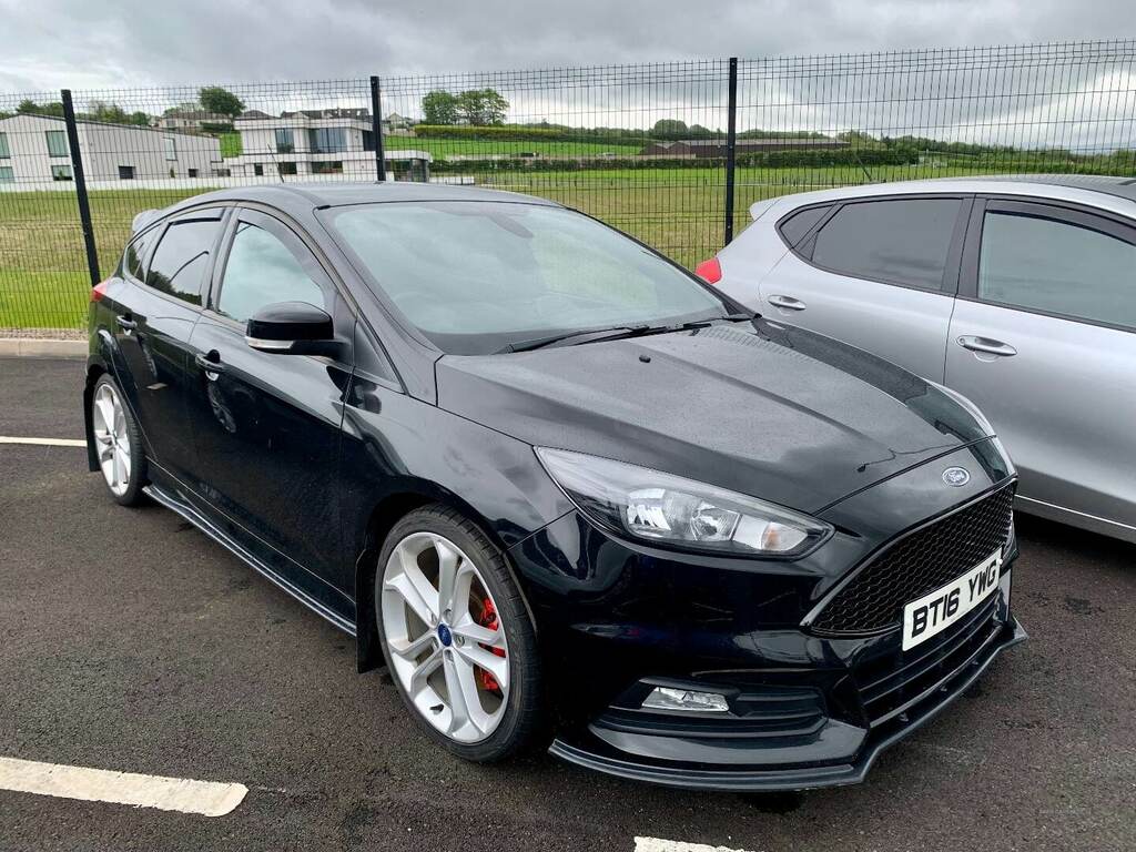 Compare Ford Focus St-2 Tdci BT16YWG Black
