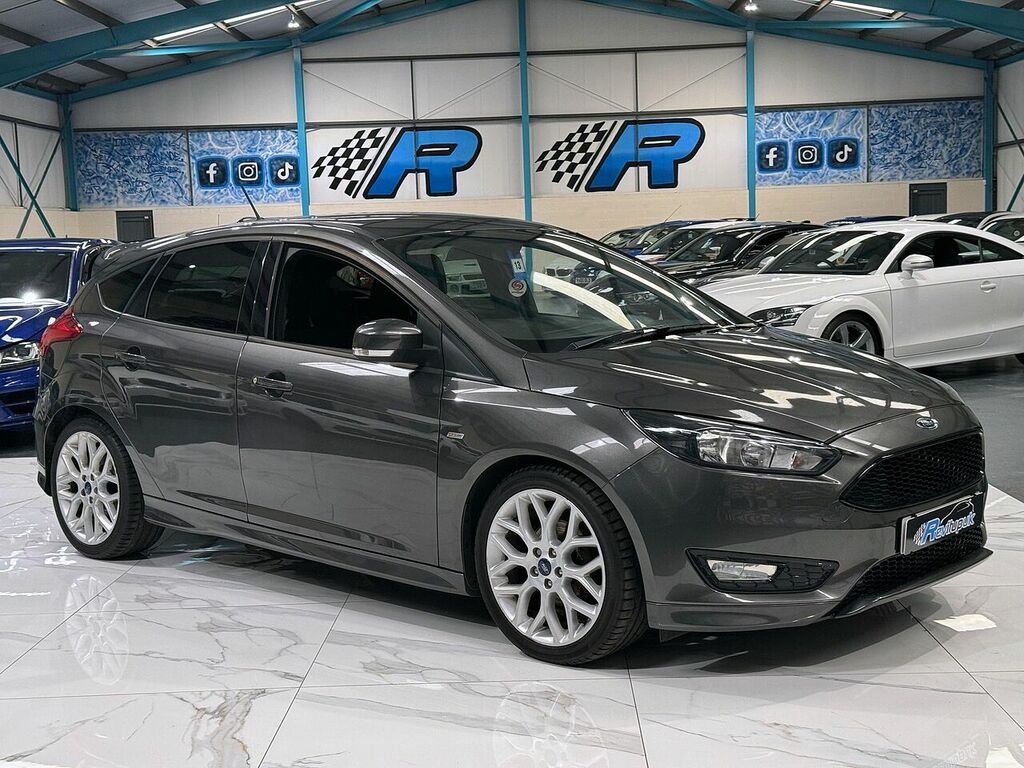 Compare Ford Focus T Ecoboost St-line WO17UGL Grey