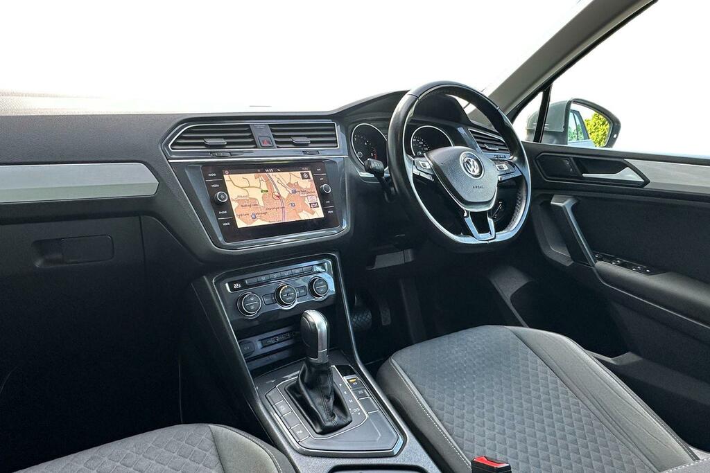 Compare Volkswagen Tiguan 2.0 Tdi Se Navigation Dsg Euro 6 Ss CA68KWH Silver