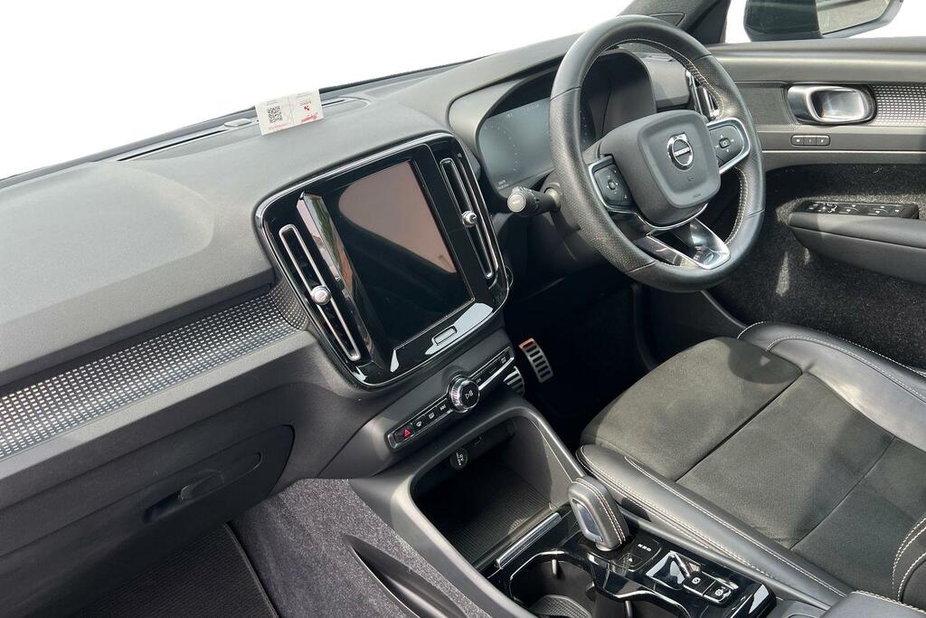 Compare Volvo XC40 R-design Pro, B4 Mild Hybrid Park Assistnavcrui BN70WLC Grey