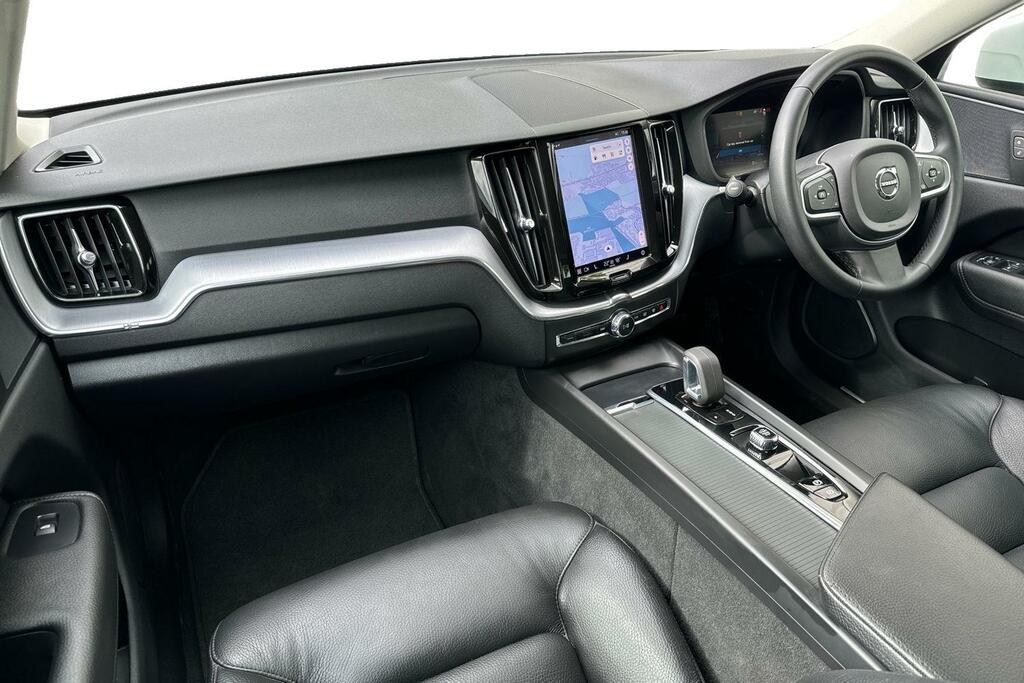 Compare Volvo XC60 Momentum, B5 Mild Hybrid Leather Heated Seats Fron WF22HMG White