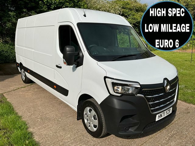 Compare Renault Master 2.3 Lm35 Business Plus Dci 135 Bhp HN71YZR White