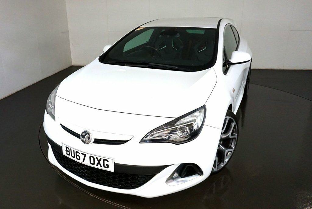 Vauxhall Astra GTC 2.0 Vxr 276 Bhp-superb Low Mileage Example-fini White #1