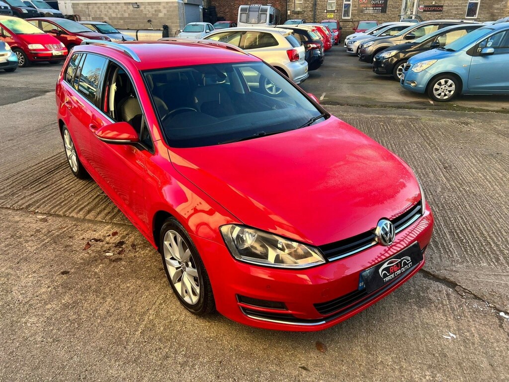 Compare Volkswagen Golf 2.0 Tdi Bluemotion Tech Gt Euro 5 Ss  Red
