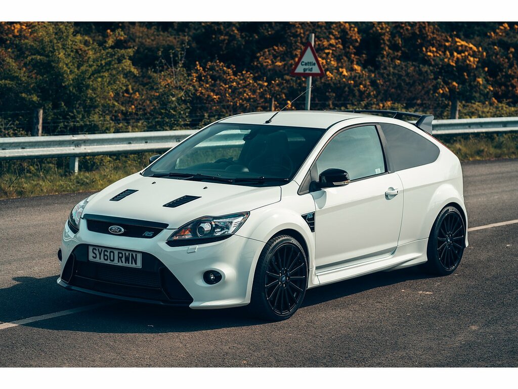 Compare Ford Focus Rs SY60RWN White