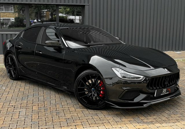 Compare Maserati Ghibli 3.0L V6 330 Bhp AE18ENU Black