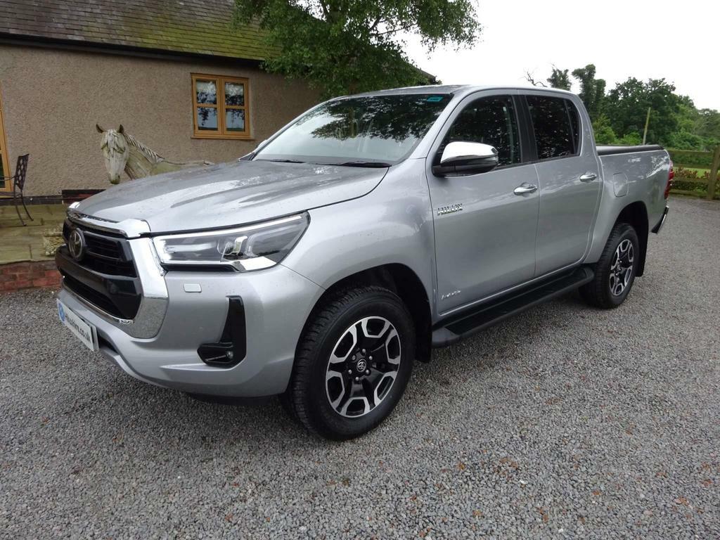 Compare Toyota HILUX 2.4 D-4d Invincible Double Cab Pickup 4Wd Euro 6 YP19ZPJ Silver