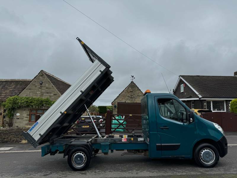 Compare Renault Master 2.3 Dci 35 Fwd Mwb Euro 5 YS63LWF Green