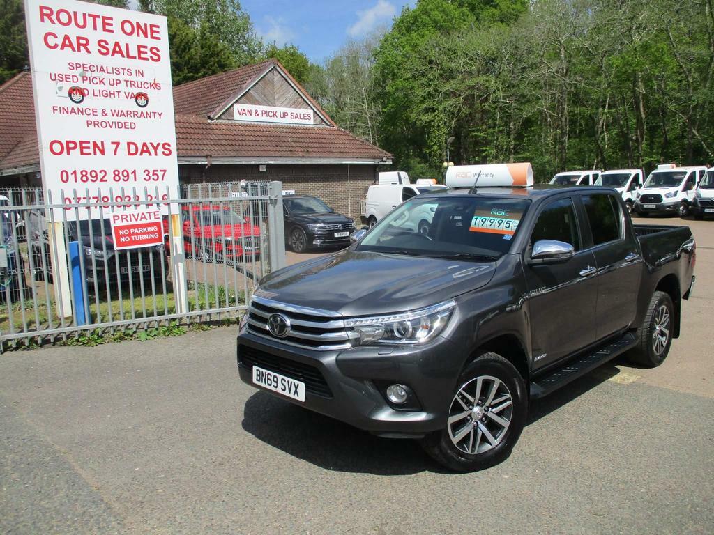 Compare Toyota HILUX 2.4 D-4d Invincible 4Wd Euro 6 Ss BN69SVX Grey