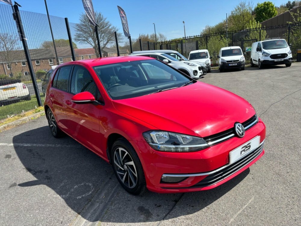 Compare Volkswagen Golf 1.6 Tdi Match Dsg Euro 6 Ss GD19OMK Red
