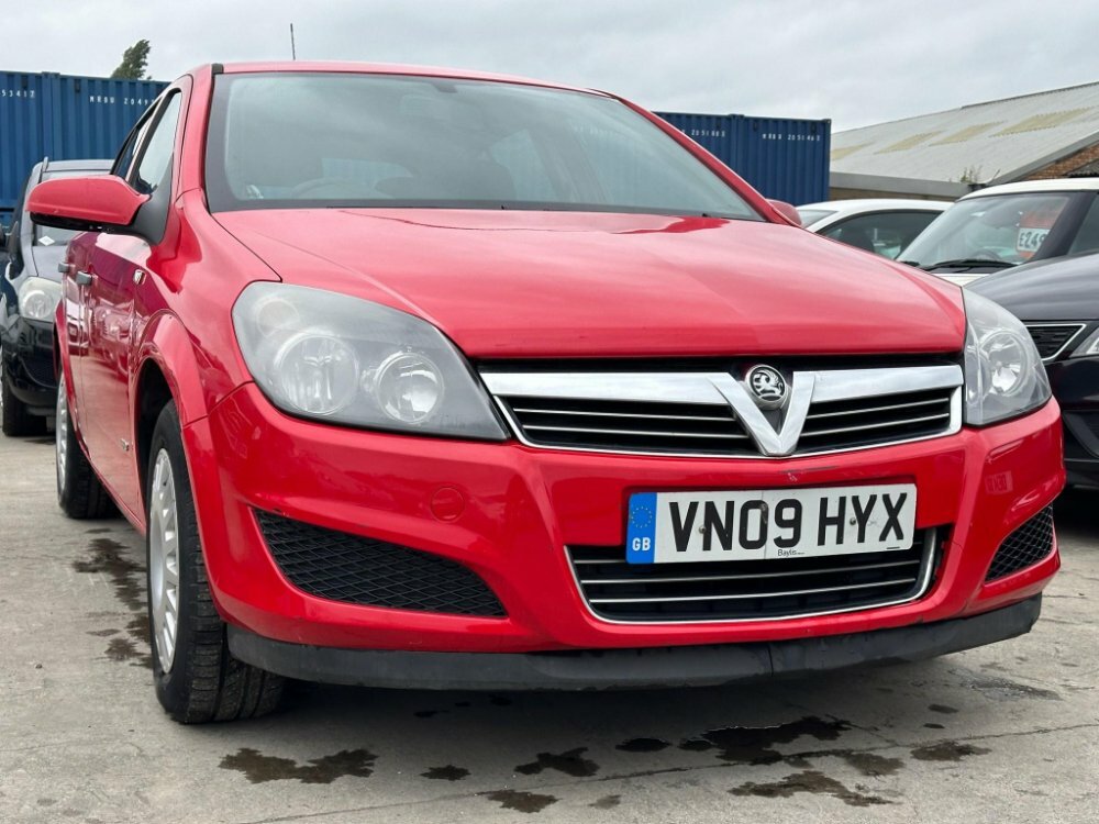 Compare Vauxhall Astra 1.4I 16V Life VN09HYX Red