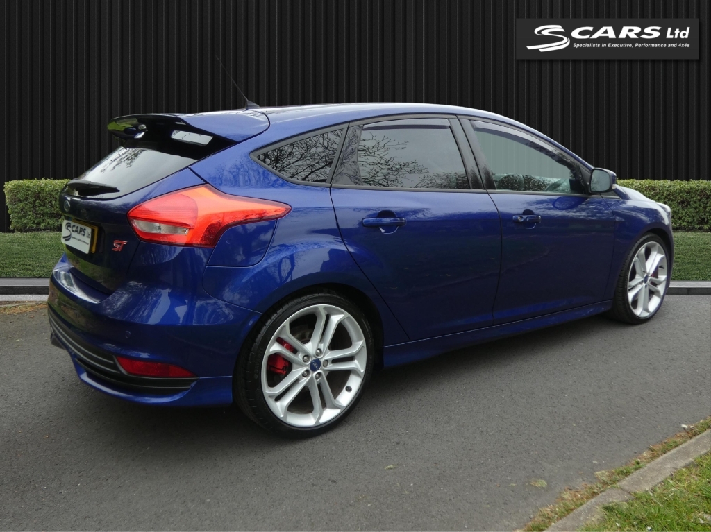 Compare Ford Focus 2.0 St-3 SL16XOF Blue