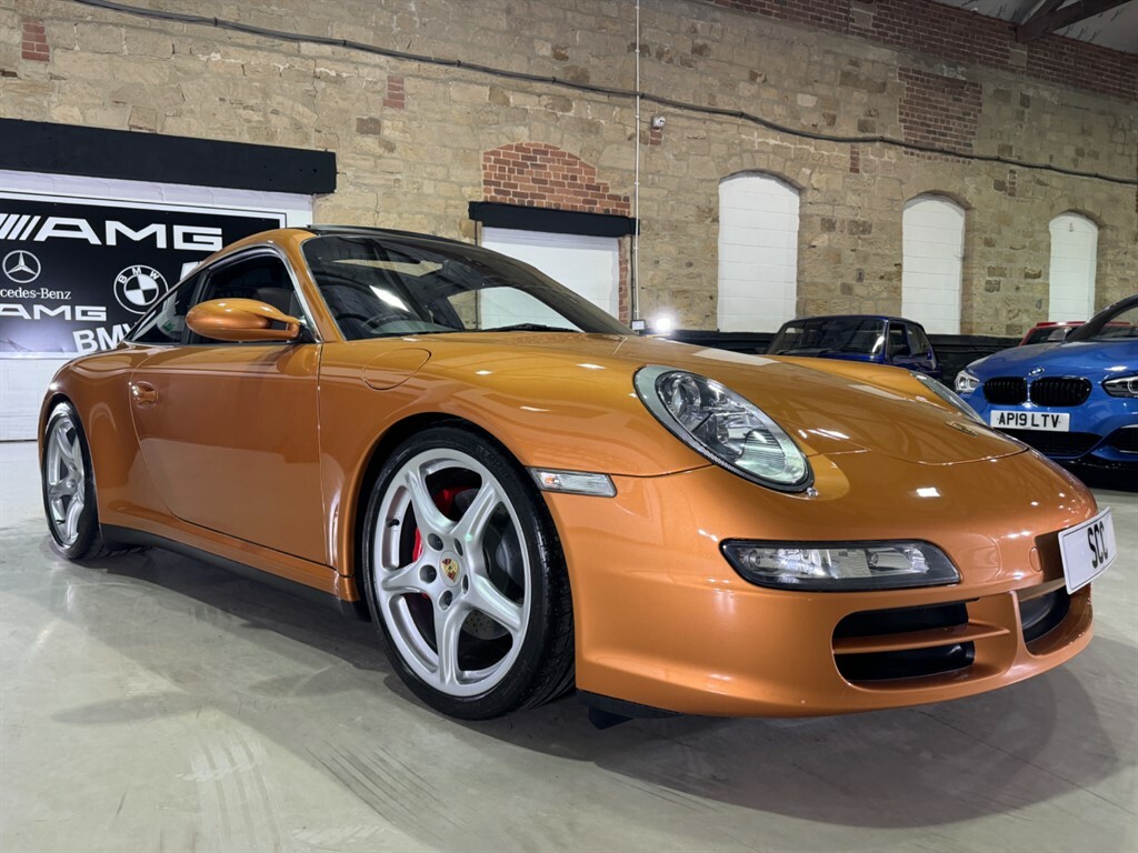 Compare Porsche 911 Gold GR07CLY Gold