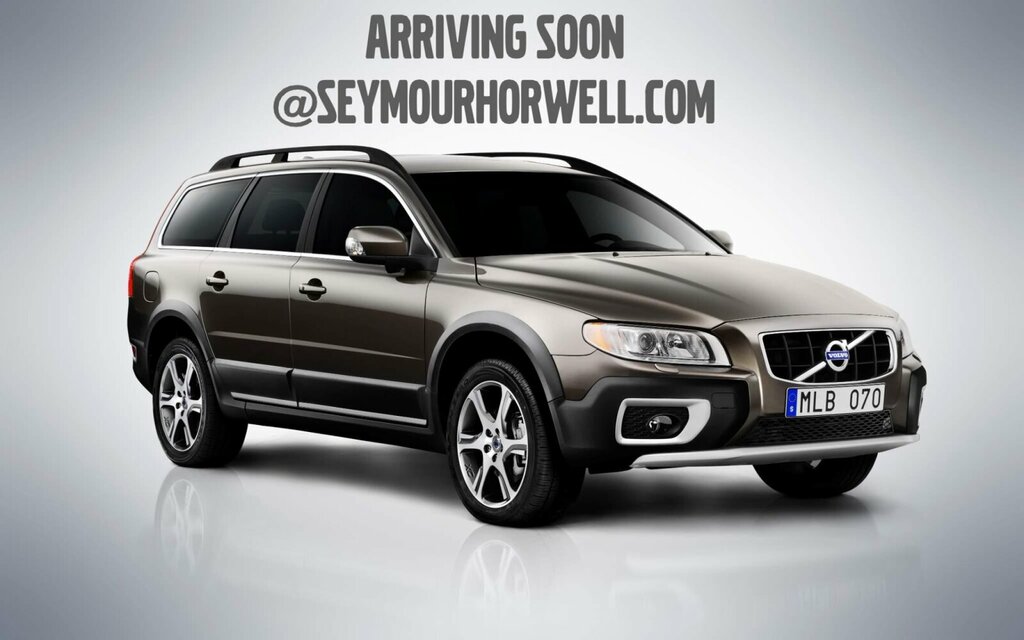 Compare Volvo XC70 2.4 D5 Se Lux Geartronic Awd Euro 5 AE13VTK Blue