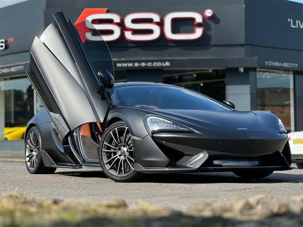 Compare McLaren 570S 3.8T V8 Ssg Euro 6 Ss AA54MHS Black
