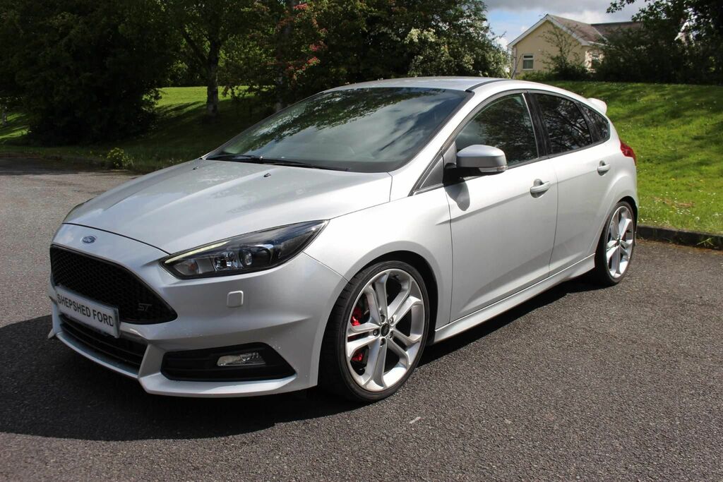 Compare Ford Focus 2.0T Ecoboost St-3 Euro 6 Ss BF17ZYR Silver