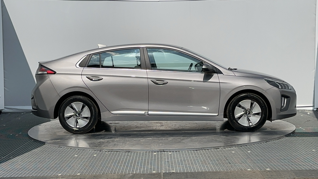 Compare Hyundai Ioniq 1.6 H-gdi Premium Hatchback Hybrid Dct SH71FGK Grey
