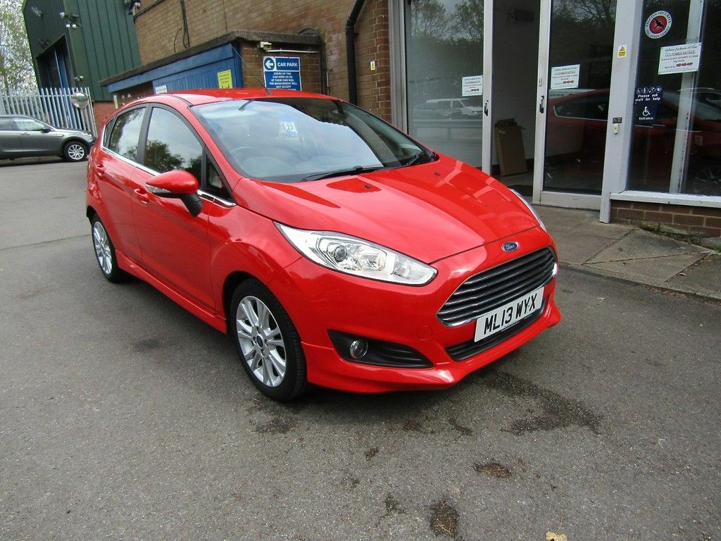 Compare Ford Fiesta 1.0 Zetec Hatchback Euro 5 Ss ML13WYX Red