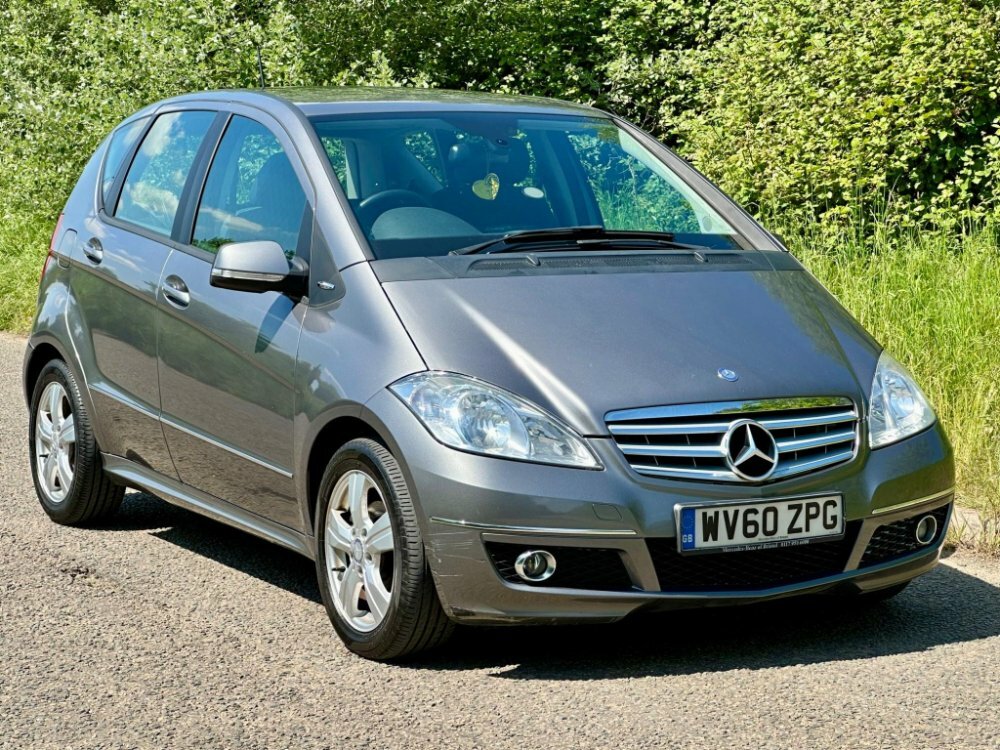 Compare Mercedes-Benz A Class 1.7 A180 Avantgarde Se Cvt WV60ZPG Grey