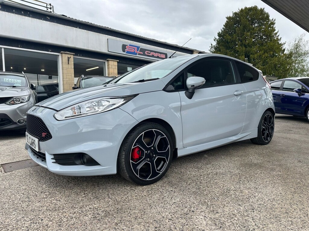 Compare Ford Fiesta 1.6T Ecoboost St-200 Euro 6 LR66XRC Grey