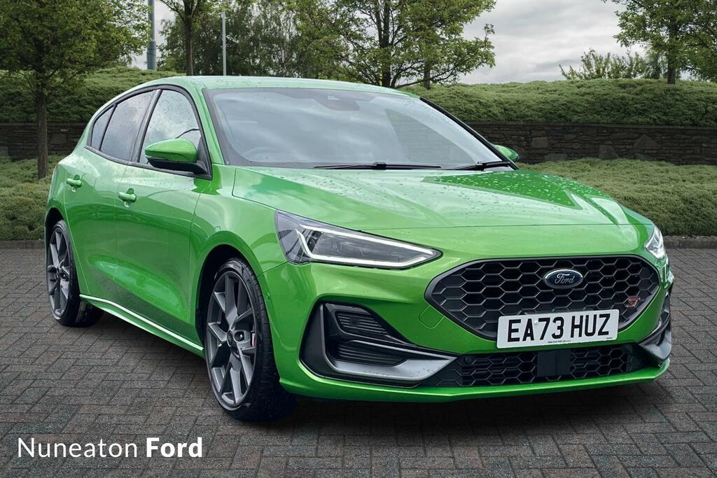 Compare Ford Focus 2.3 Ecoboost St EA73HUZ Green