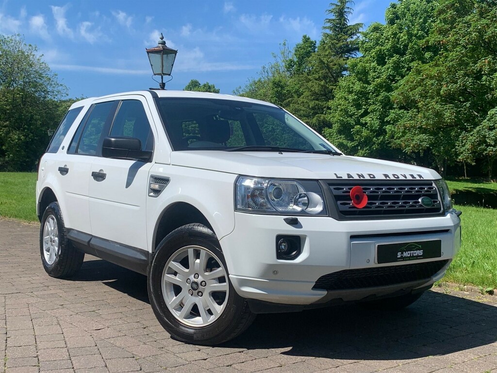Compare Land Rover Freelander 2 2.2 Td4 Xs 4Wd Euro 5 Ss GF61GOP White