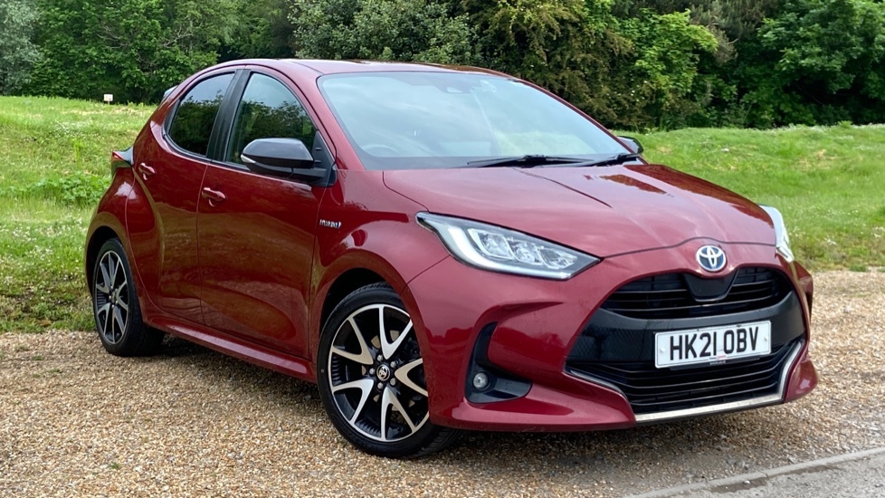 Compare Toyota Yaris Dynamic HK21OBV Red