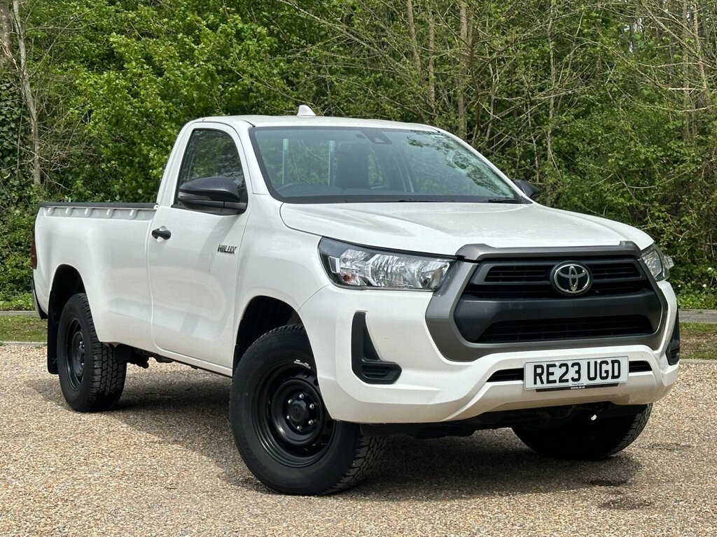 Compare Toyota HILUX 2.4 D-4d Active 4Wd Euro 6 RE23UGD White