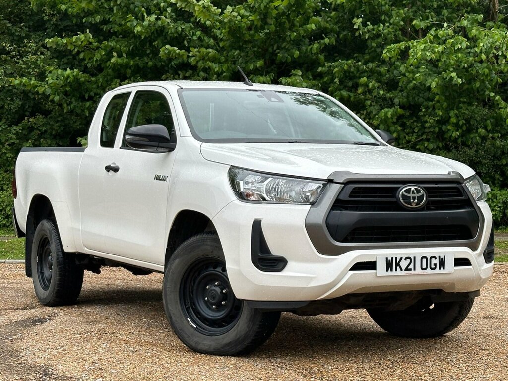 Compare Toyota HILUX 2.4 D-4d Active Extended Cab Pickup 4Wd Euro 6 S WK21OGW White