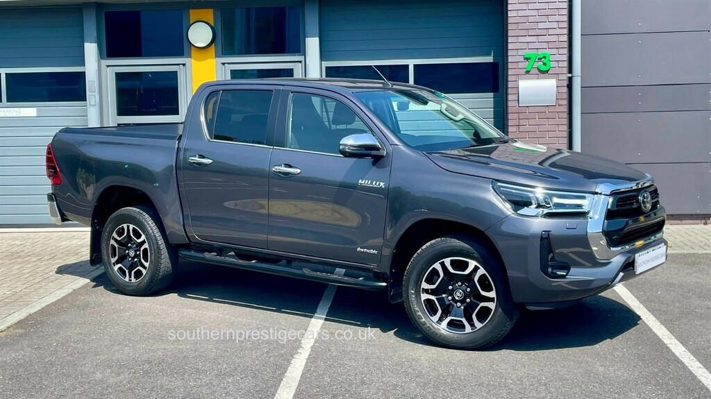 Compare Toyota HILUX Pickup NX21ZHP 