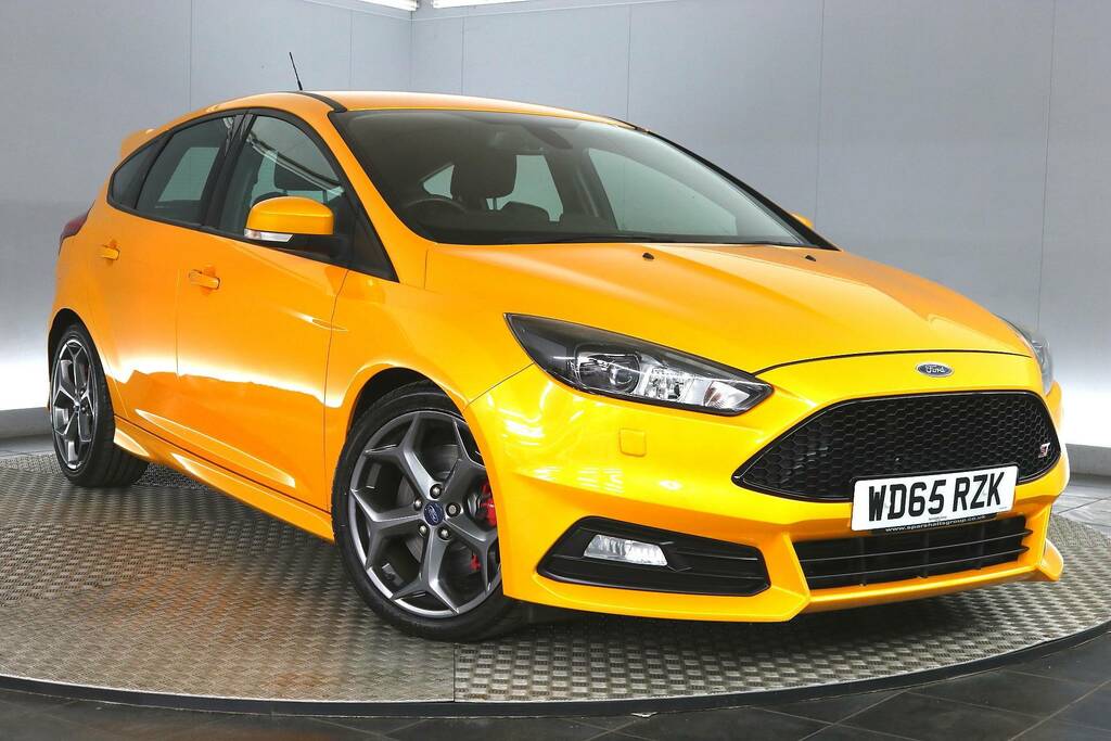 Compare Ford Focus Tdci St-3 Euro 6 Ss 185 Ps WD65RZK Yellow