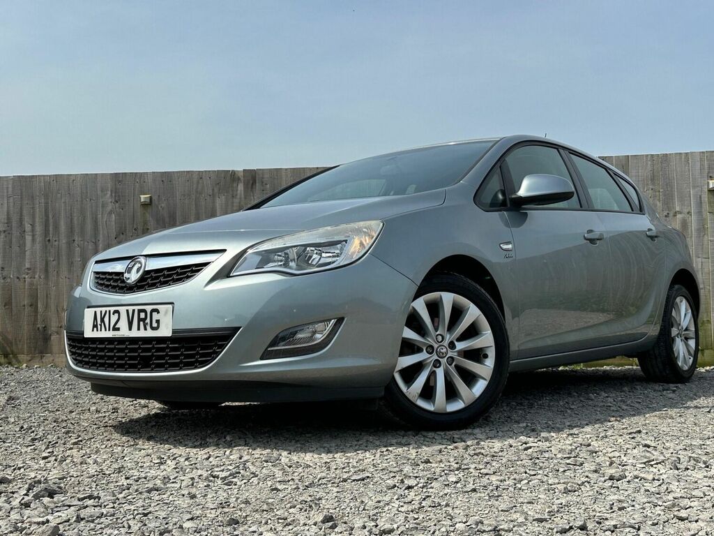 Compare Vauxhall Astra Hatchback AK12VRG Silver